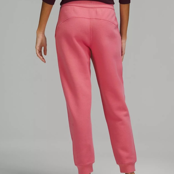 lululemon scuba joggers 🤍 - Picture 2 of 3